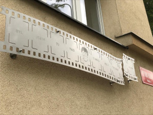 Tomáši Holému byla dnes v Praze odhalena pamětní deska. Byl jsem tu rád, stojí na ní