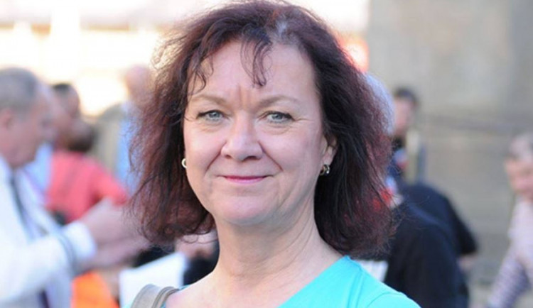 Stalinistické názory i zrušení víceletých gymnázií. Pražskou kandidátku KSČM vede Semelová