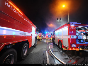 V Praze 10 v noci hořelo zahradní centrum
