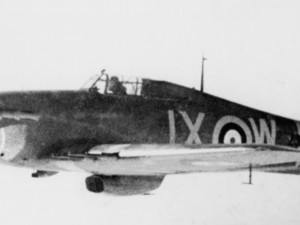 Historická stíhačka Hawker Hurricane, která pomohla zachránit Británii před Hitlerem, přiletěla do pražského muzea