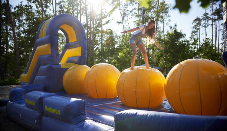 Kemp Stříbrný rybník zve na dokonalý školní výlet. Děti se promění v gladiátory