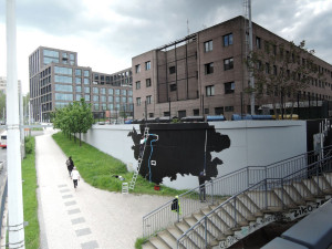 V Praze vznikla další nástěnná malba. Abstraktní plán Prahy mohou lidé obdivovat na Žižkově