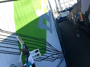 V Praze vznikla další nástěnná malba. Abstraktní plán Prahy mohou lidé obdivovat na Žižkově