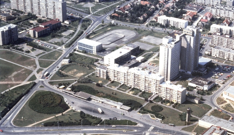 První obyvatelé největšího pražského sídliště převzali dekrety před 45 lety