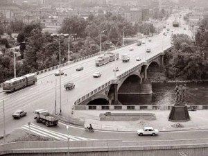 Hlávkův most dostane nový povrch. Řidiče čeká dopravní omezení