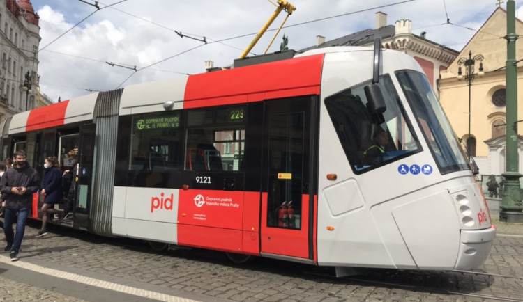 Petice proti novým barvám MHD má přes tisíc podpisů. Projedná ji zastupitelstvo