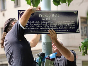 Žižkov pokračuje ve vzdělávání obyvatel, vyvěšuje tabulky informující o názvech ulic