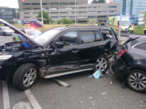 Policejní honička skončila nehodou. Zranilo se při ní šest lidí včetně tří dětí