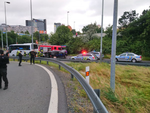 Policejní honička skončila nehodou. Zranilo se při ní šest lidí včetně tří dětí