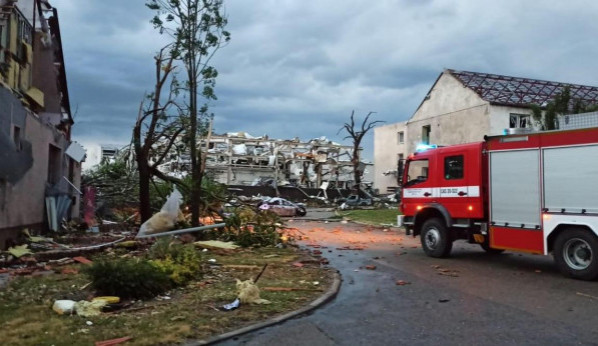 Jižní Moravu zasáhlo ničivé tornádo. Na pomoc do zasažených oblastí vyrazili také pražští hasiči