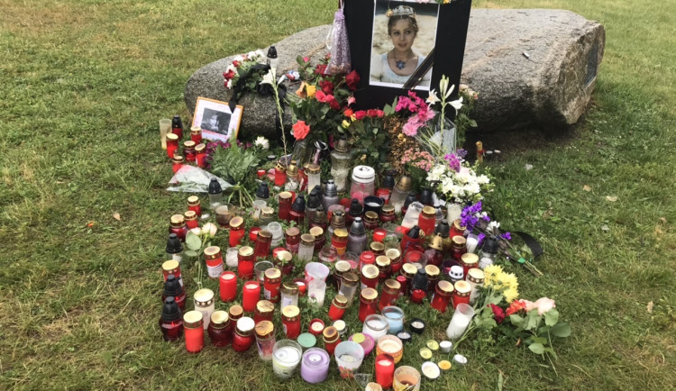 Česko se rozloučilo s Popelkou. V Praze proběhlo veřejné rozloučení s Libuší Šafránkovou