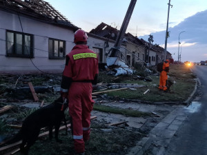 Praha pomáhá jižní Moravě. Na místě jsou záchranáři i hasiči, do oblasti míří také finanční pomoc