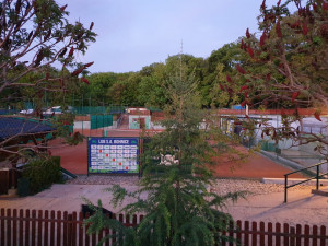 Tenisový klub Lob S.A. Bohnice chystá tenisové kempy. Není to žádná spartakiáda, říká trenér