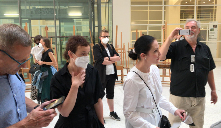 Umělci obsadili Národní galerii. Upozorňují na její sestupující kvalitu