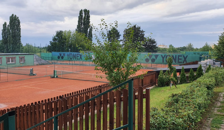 Tenisový klub Lob S.A. Bohnice chystá tenisové kempy. Není to žádná spartakiáda, říká trenér