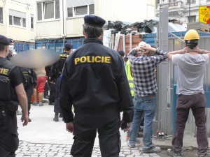 Pražští policisté odhalili na stavbě v centru Prahy patnáct nelegálně pracujících cizinců