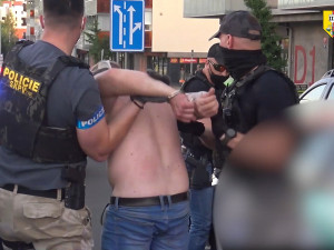 Kriminalisté zadrželi organizovanou skupinu, která kradla zboží v obchodních centrech