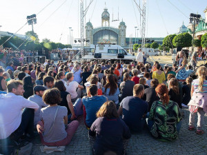 Začíná Divadelní festival Za dveřmi. Potrvá až do 15. července