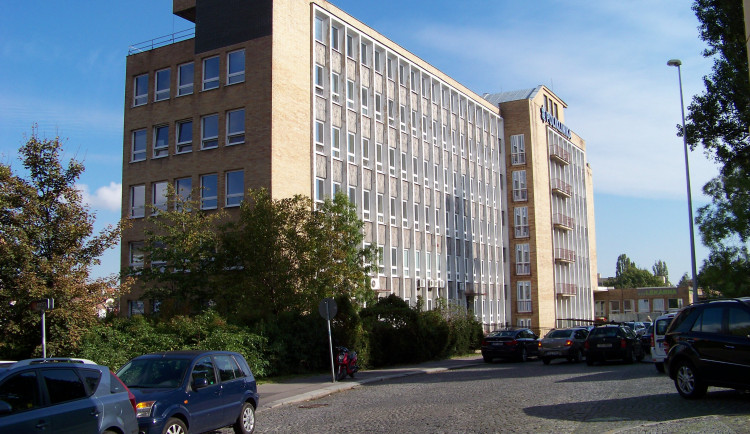 Budova polikliniky Pod Marjánkou se dočká rekonstrukce. Praha 6 vyhlásí soutěž na její podobu