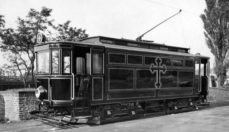 Černá Máry jezdila po Praze dva roky. Pohřební tramvaj vozila těla mrtvých vojáků