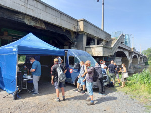 V Praze se začali očkovat přímo v terénu lidé bez domova