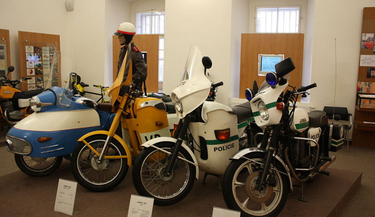 historické policejní motocykly v Muzeu policie ČR na pražském Karlově