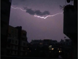 Obloha očima čtenářů. Podívejte se, jak vypadala včerejší bouřka v Praze