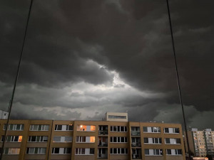 Obloha očima čtenářů. Podívejte se, jak vypadala včerejší bouřka v Praze