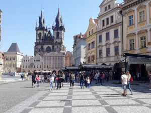 Restauratérům v centru Prahy se nelíbí nová pravidla předzahrádek
