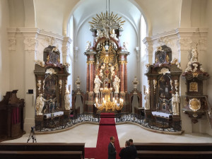 Lánský zámek je sídlem českých prezidentů již sto let. Veřejnosti se k jubileu otevřel přilehlý kostel