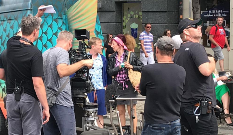 Dušek, Babčáková nebo Hádek dnes natáčeli za plného provozu v centru Prahy