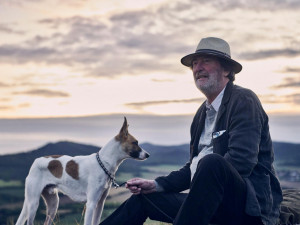 Film o psu Gumpovi, který míří příští týden do kin, představil nový videoklip