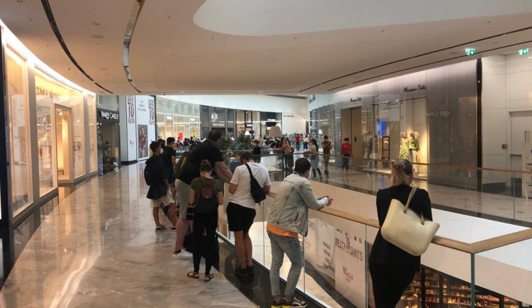 ilustrační foto, očkovací místo v obchodním centru na Chodově