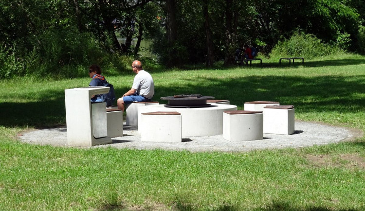 Griloviste-u-Vltavy-v-Braniku-004-DSC00203