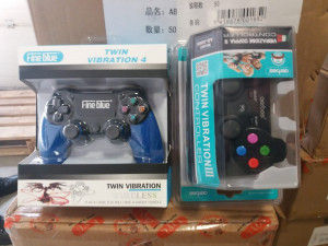 Pražští celníci odhalili padělky parfémů a herních konzolí za dvacet milionů korun