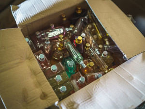 Pražští celníci odhalili padělky parfémů a herních konzolí za dvacet milionů korun