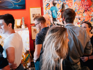 V Praze proběhla vernisáž děl Kirilla Postovita. Vystoupil i jeho syn Tim