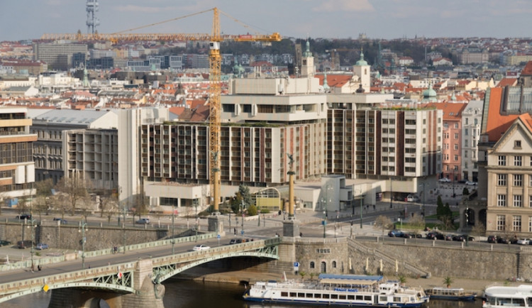 Pražané se odvolávají proti obchodnímu domu vedle hotelu Intercontinental