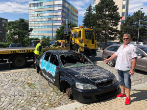 Praha 10 odklízí vraky aut po desítkách