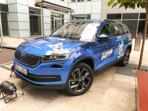 Film o psí a lidské lásce měl slavnostní premiéru. Po červeném koberci prošli psi i známé tváře