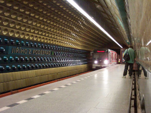 Stanice metra A Jiřího z Poděbrad projde kompletní opravou. Začne v srpnu