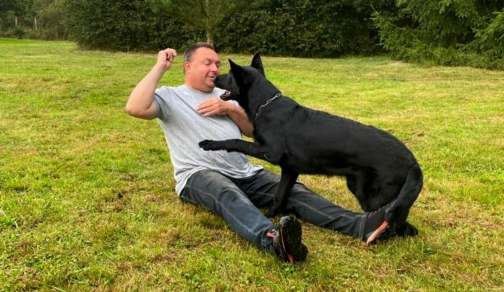 Pro psovoda znamenají pejsci celý život. Služební pes se stane členem rodiny, říká šéf středočeských policejních kynologů Richard Haas