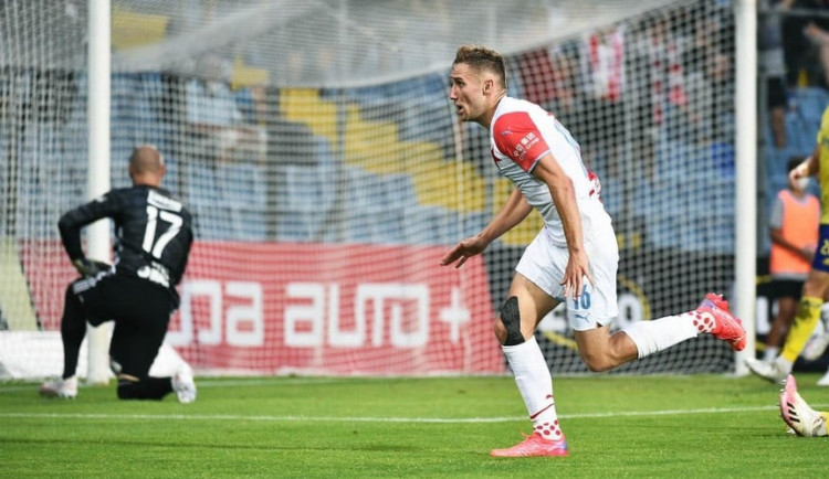 Slávisté vstoupili do ligové sezony výhrou 1:0 ve Zlíně. Vítězství zařídil Kuchta