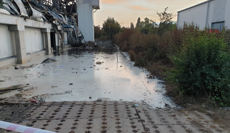 Voda z požáru v Uhříněvsi mohla kontaminovat Lítožnický rybník a Říčanský potok