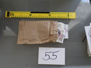 Celníci objevili u cizince v Praze novou drogu klonazolam. Doma měl i MDMA nebo lysohlávky