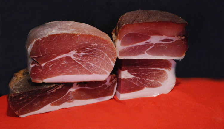 size4-16275576650175-60-veterinari-stahuji-z-prodeje-uzeny-bok-z-polska-obsahuje-pesticid