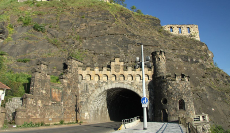 Vyšehradský tunel se uzavře. Neprojedou auta ani tramvaje