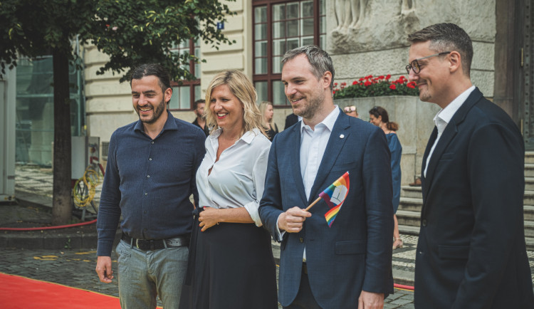 Pražští radní vyzvali firmy, aby neinzerovaly na dezinformačních webech