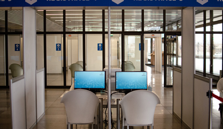 Bez registrace lze nově očkovat proti covidu i na Vyšehradě, v O2 universum a ÚVN