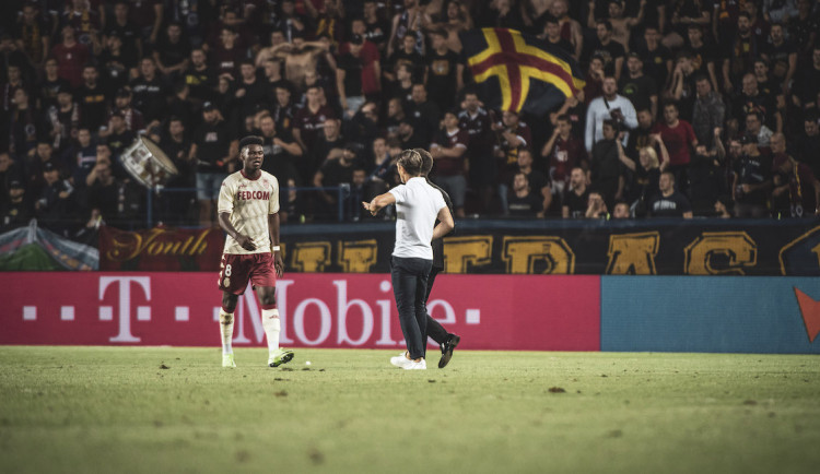 Vyhráli jsme zápas a porazili jsme rasismus, řekl trenér Monaka po vítězství, který zastínily rasistické urážky